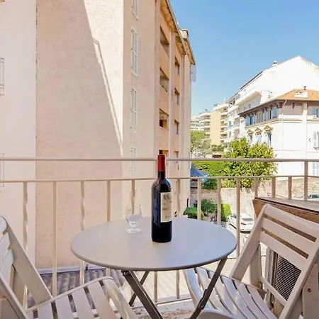 Apartment Pres De La *